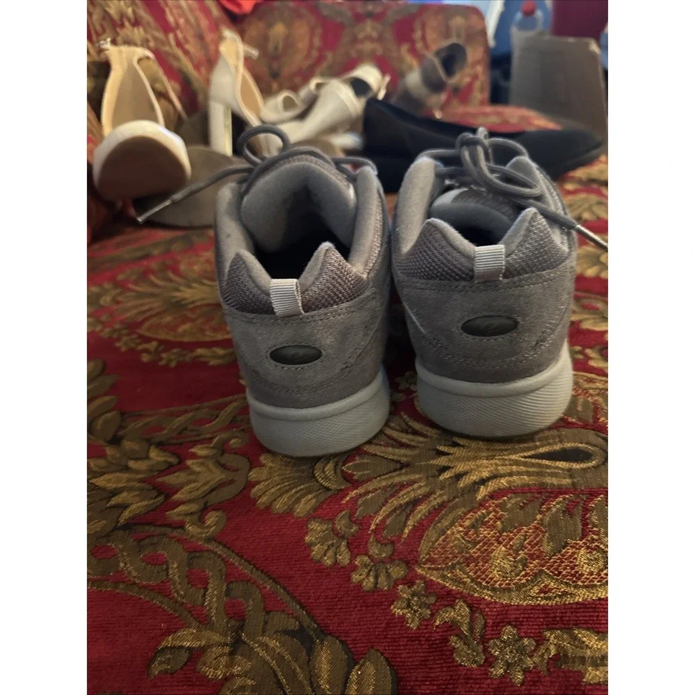EASY SPIRIT WALK RUN TENNIS SHOES WOMENS GRAY STYLE SEROMY 22 SIZE 9M SNEAKERS
